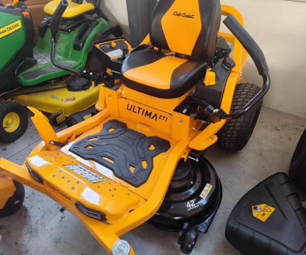 cub cadet zt1 sodo traktoriai 0